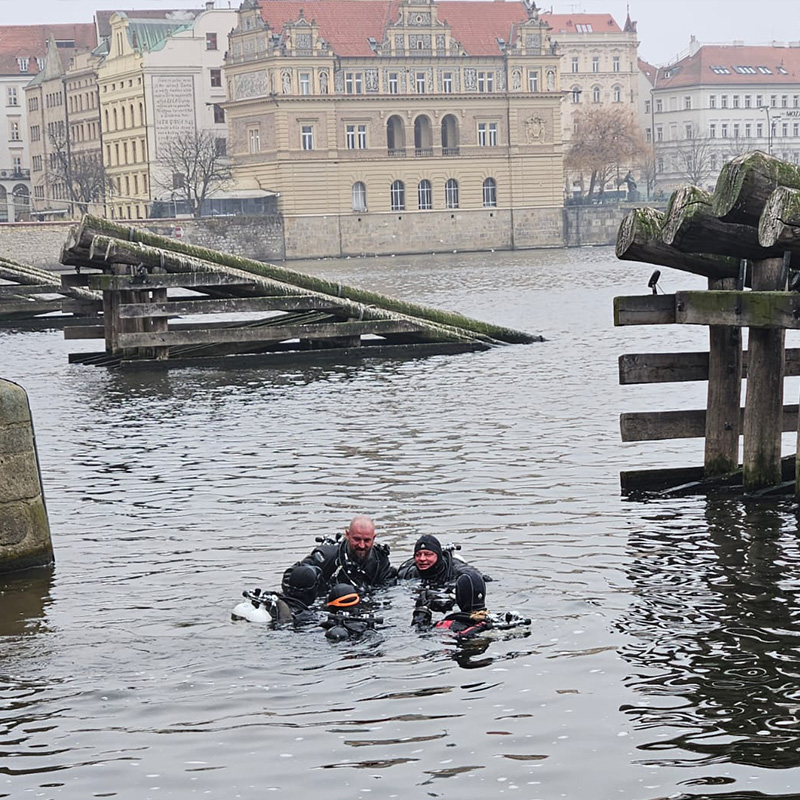 Marti_soulwater - Vánoční potápění pod Karlovým mostem